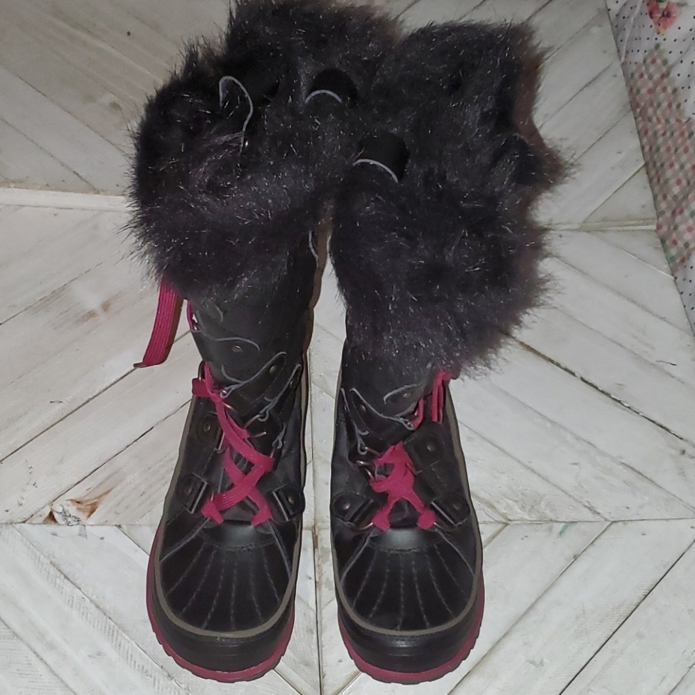 Sorel Size 7 Black ⚫ & Pink 💗  Winter Boots